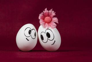 nguyen - Thơ hoạ Nguyễn Thành Sáng & Tam Muội (1703) Smiling-eggs-burgundy-background-23-2147609684