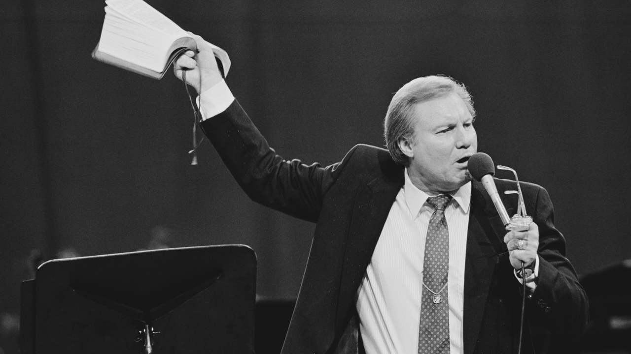 Capitalism: A Love Story (2009) (1080p x265 HEVC 10bit BluRay AC3 5.1) [Prof]