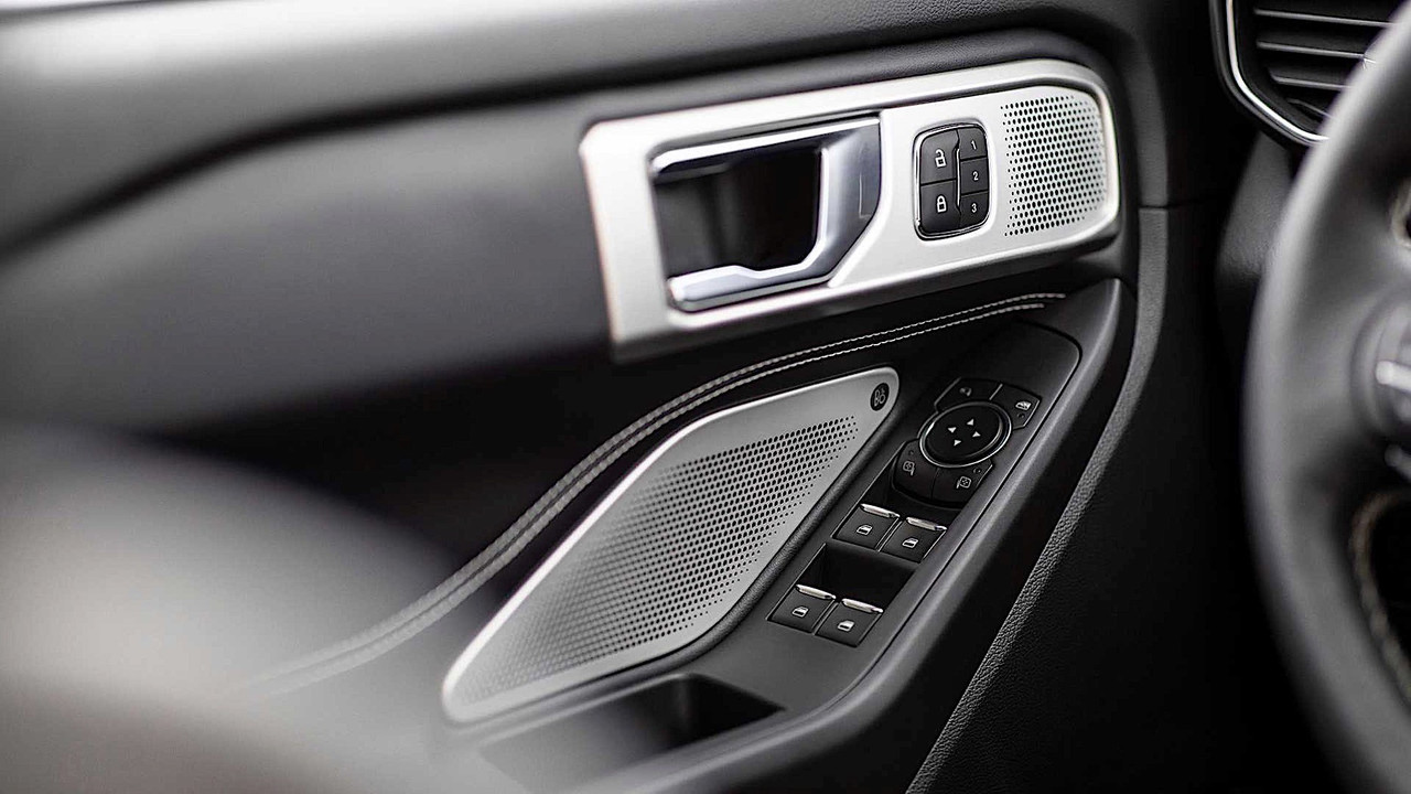 2020 Ford Explorer ST (11)