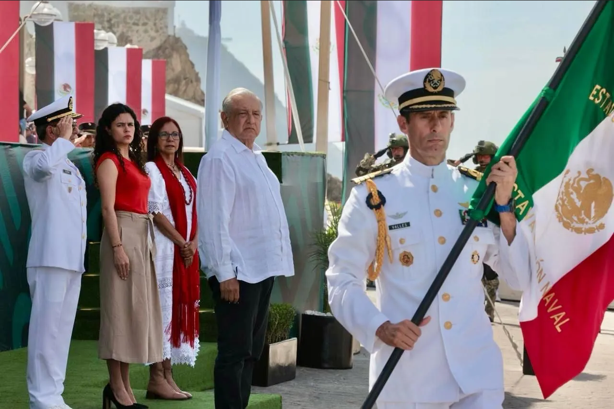 AMLO conmemora Día de la Bandera en Mazatlán