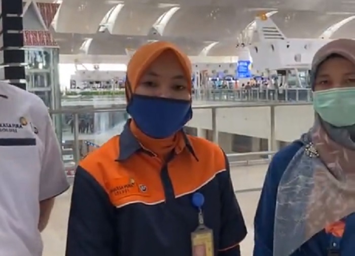 Sosok Dewi Lestari, petugas Bandara Kualanamu yang menemukan emas 97 gram di toilet.