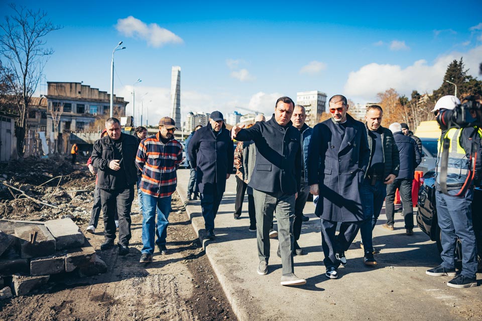 გმირთა მოედანზე "ლაგუნა ვერეს" მიმდებარე ტერიტორიის რეაბილიტაცია დაიწყო