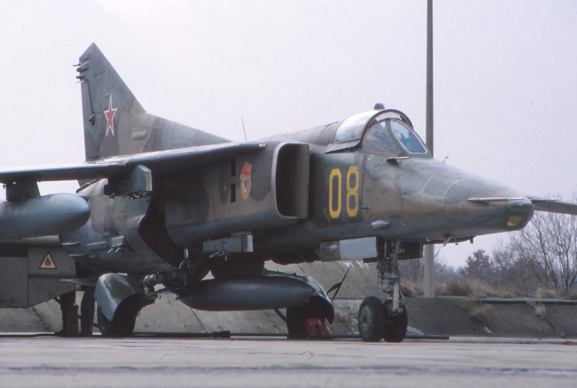 19 GvAPIB Mig-27D Yellow 08_61912561312 (2)