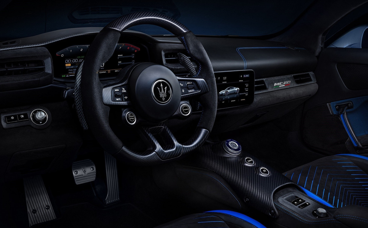 36_Maserati_MC20_interior