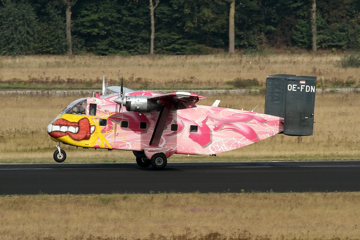 007_SC-7-3M-400_OE-FDN_Pink Aviation Services [Botswana AF_OC-2]