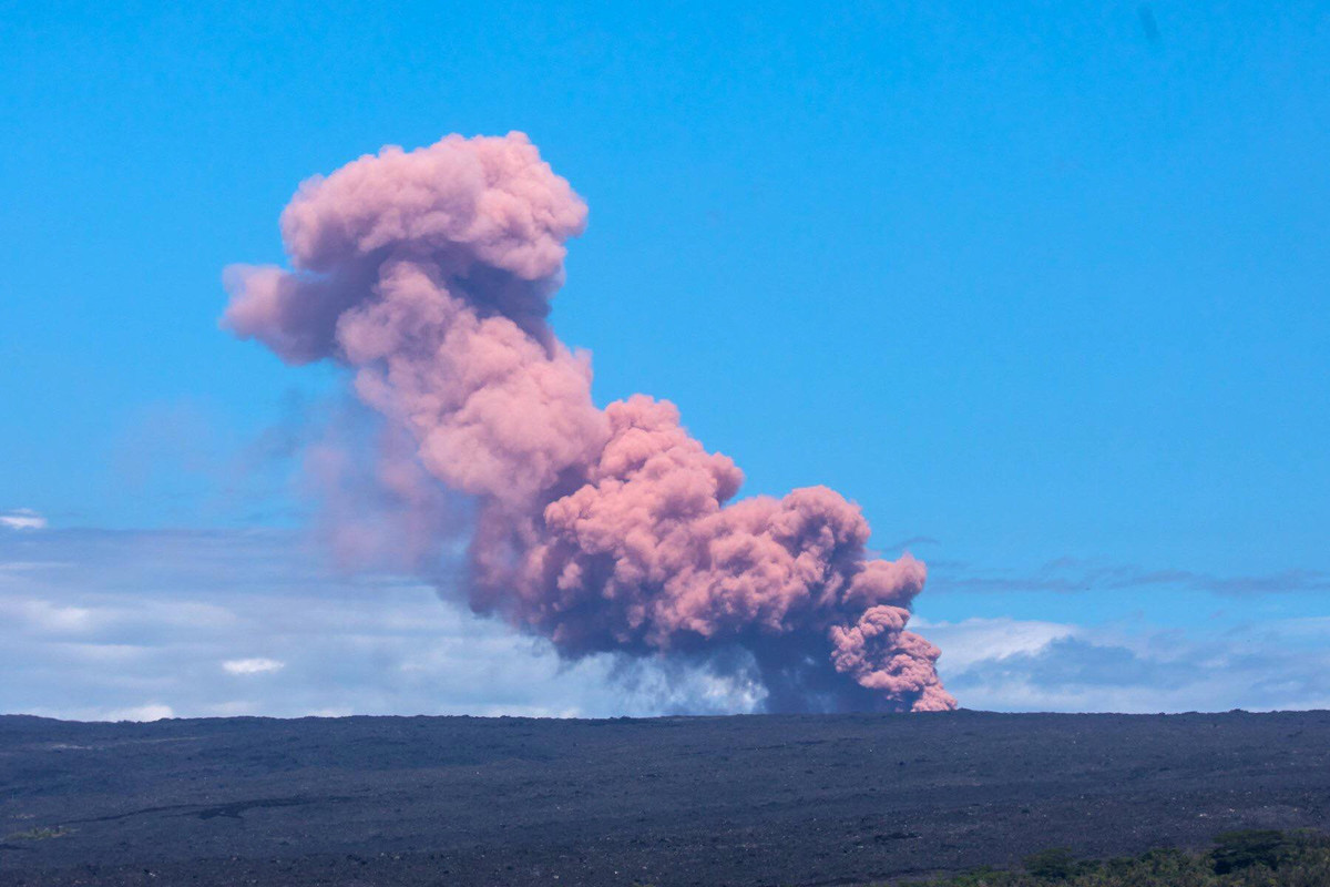 2018-05-04T043747Z_1179989697_RC168C425FD0_RTRMADP_3_HAWAII-VOLC