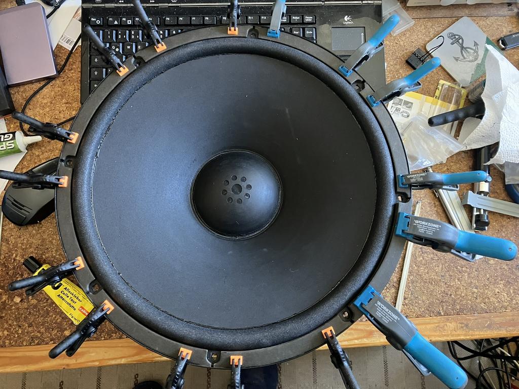 [Bild: Bass-Rand-geklebt.jpg]