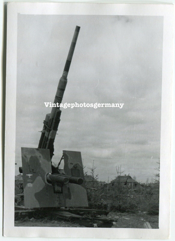 Foto Russland deutsches Geschütz 8,8cm Flak Abschussringe Camouflage Camo