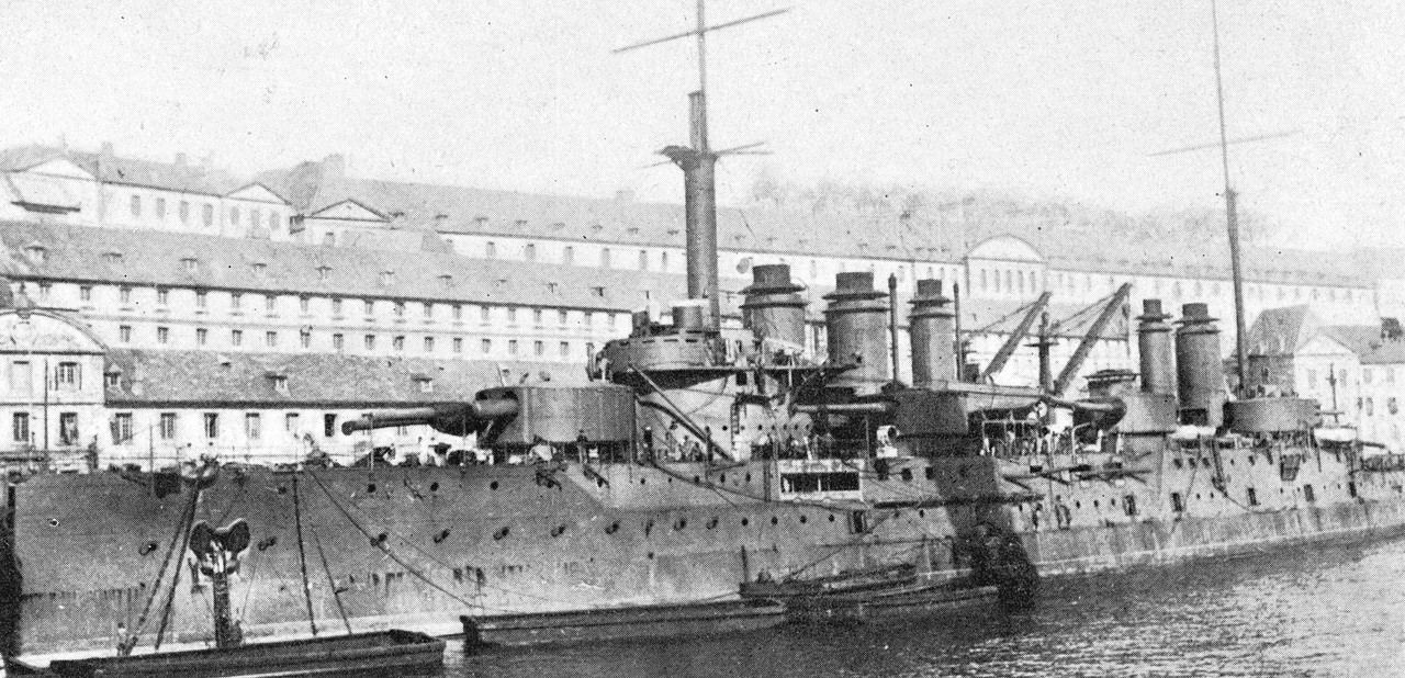 Croiseur-cuirassé Jeanne d'Arc 1903 [papier WAK & scratch 1/200°] de GONFARON (chantier) 2880px-Dreanoughts-Danton