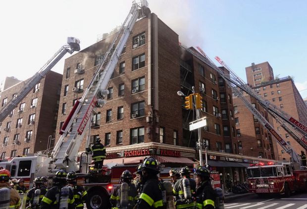 [Imagine: incendiu-intr-un-bloc-din-Manhattan.jpg]