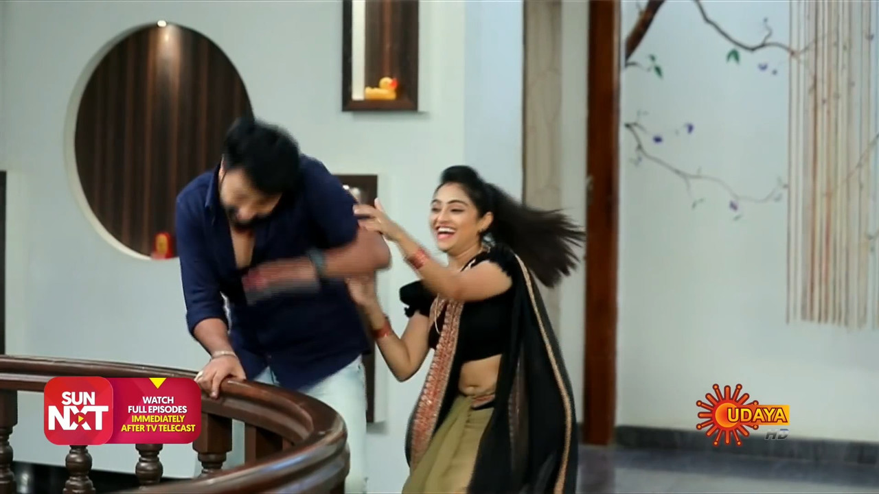 Dhanya Deepika Hot navel Slips ,Tummy with belly chain and round ass in saree.mp4_snapshot_02.17.640