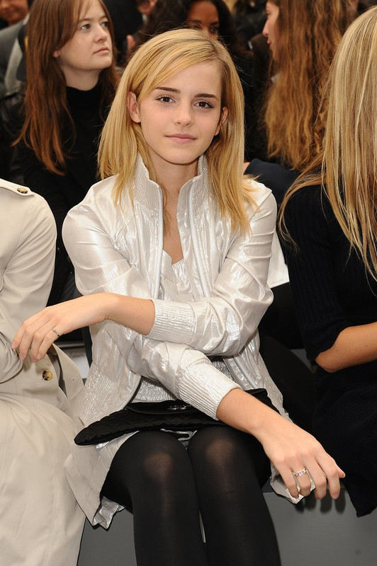 emma-watson-hot-sexy-and-leggy-in-tights-omg-3-h