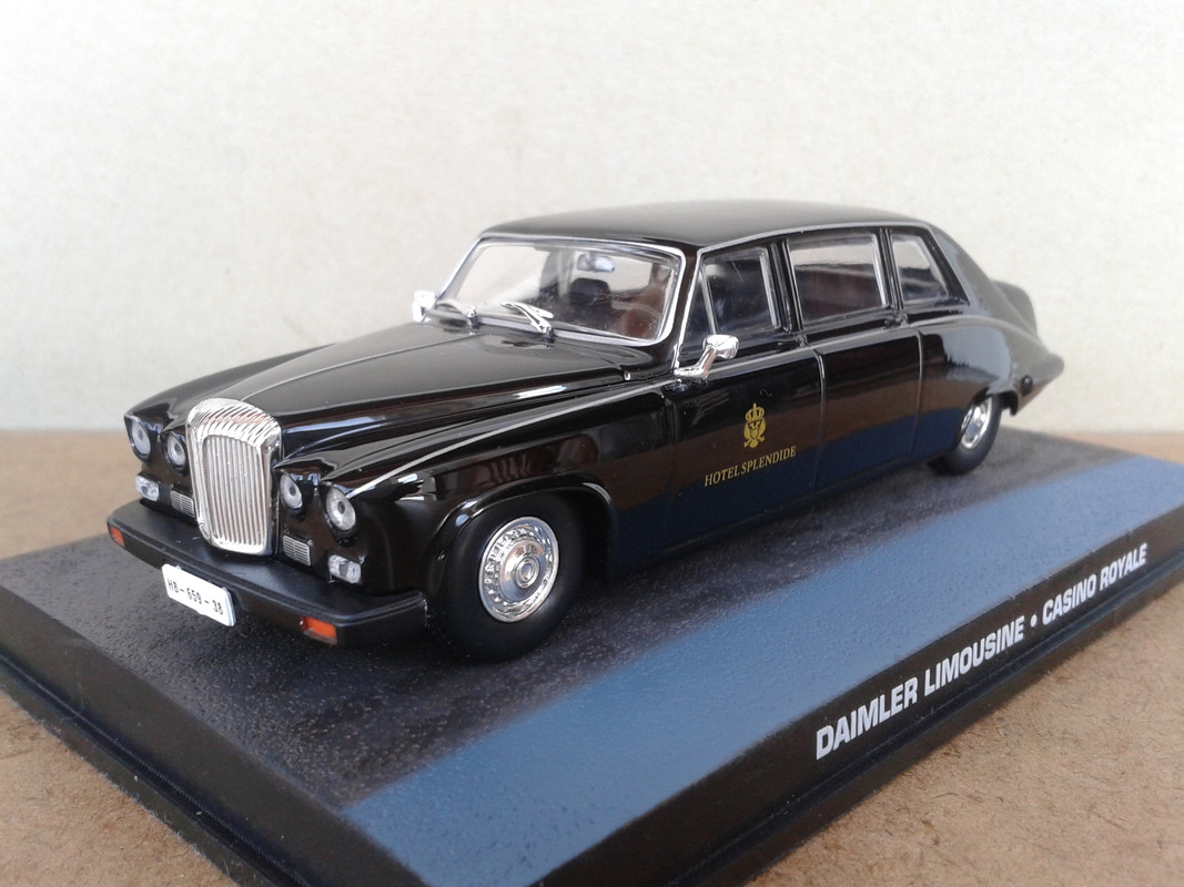 1987 Daimler DS420 Limousine (Universal Hobbies-Bond Collection) (4)