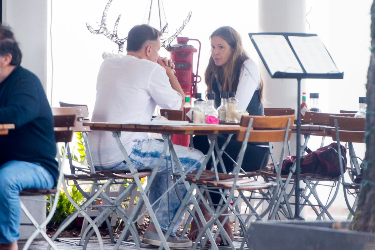 42EA8ECF-190D-4946-A841-72F6306F0975