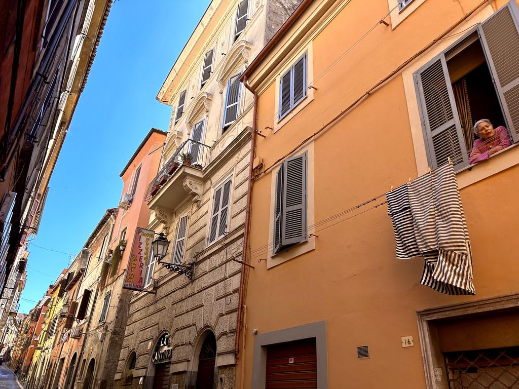 Жаркий сентябрь на побережье Тирренского моря.