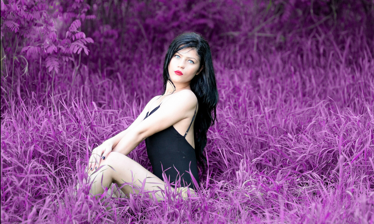 girl-grass3-1-8-4.jpg
