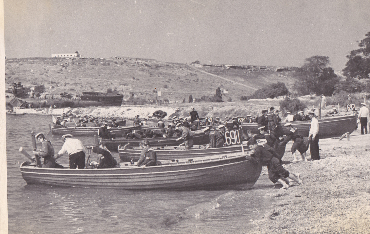 00.На заднем плане М-30