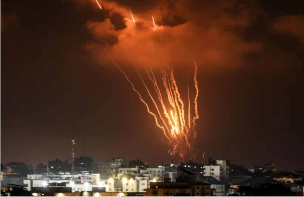 Más de 100 cohetes disparados contra Israel dejan 10 muertos