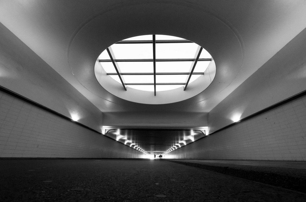 blacknwhite-tunnel.jpg