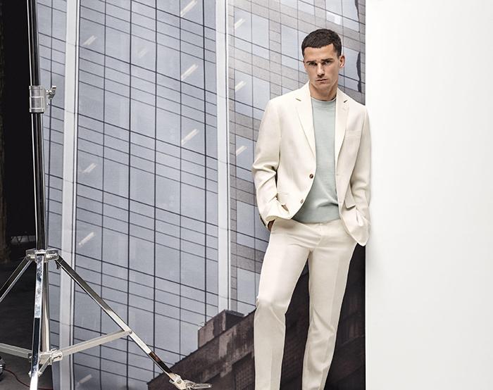 Antoine Griezmann volto di Mango Man anche per la SS23 Antoine Griezmann volto di Mango Man anche per la SS23