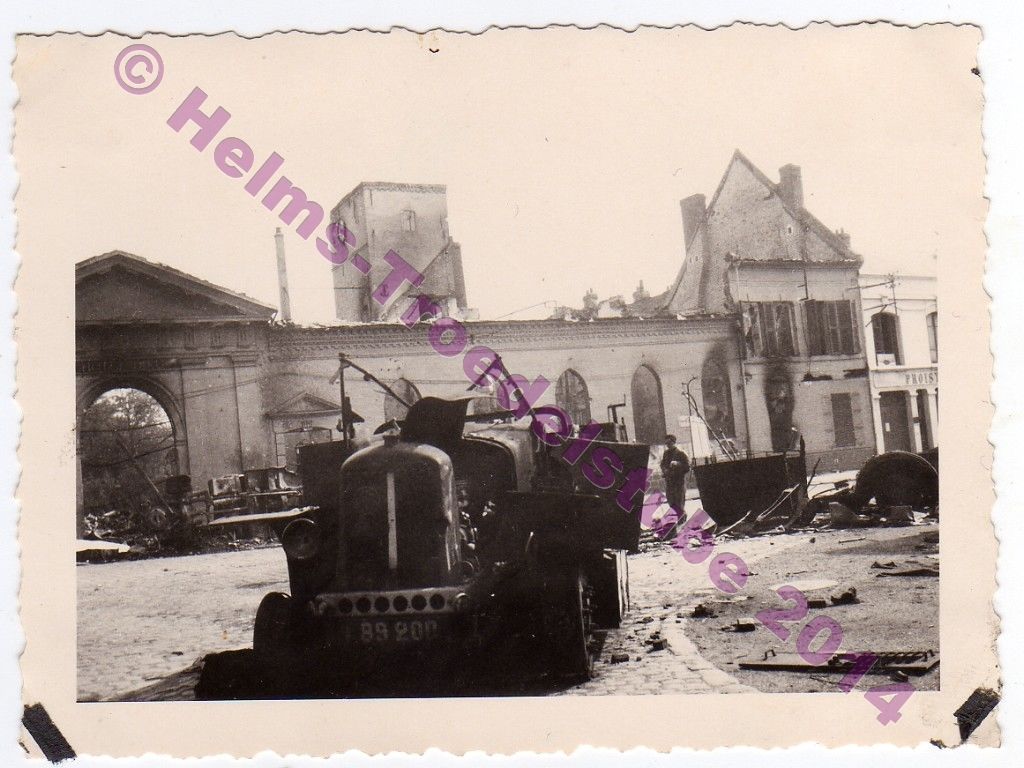 Orig.Foto,zertörter Schlepper,Traktor,Panzer,Fra