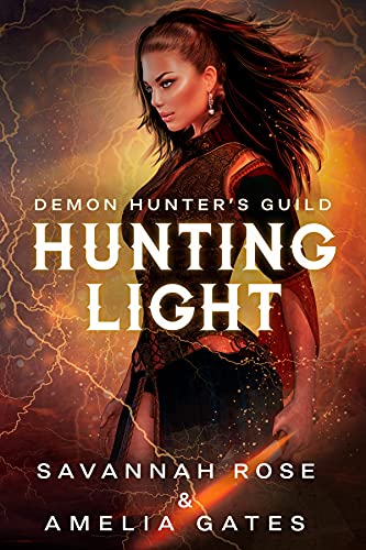 Amelia Gates e Savannah Rose - Hunting Light (Innamorata del diavolo Vol. 2) (2021) Amelia Gates e Savannah Rose - Hunting Light (Innamorata del diavolo Vol. 2) (2021)