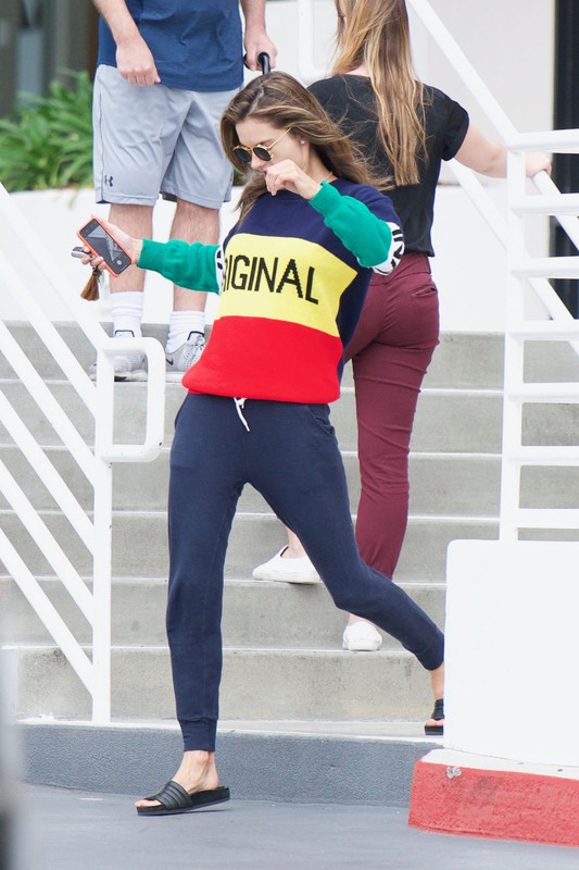 alessandra-ambrosio-heading-to-a-spa-in-santa-monica-05-21-2018-