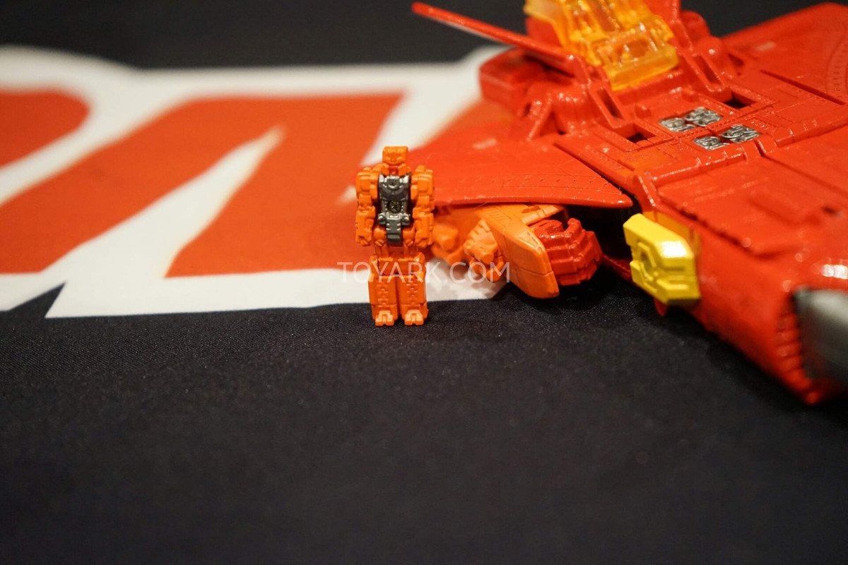 NYCC2015-Hasbro-Sentinel-Prime-011