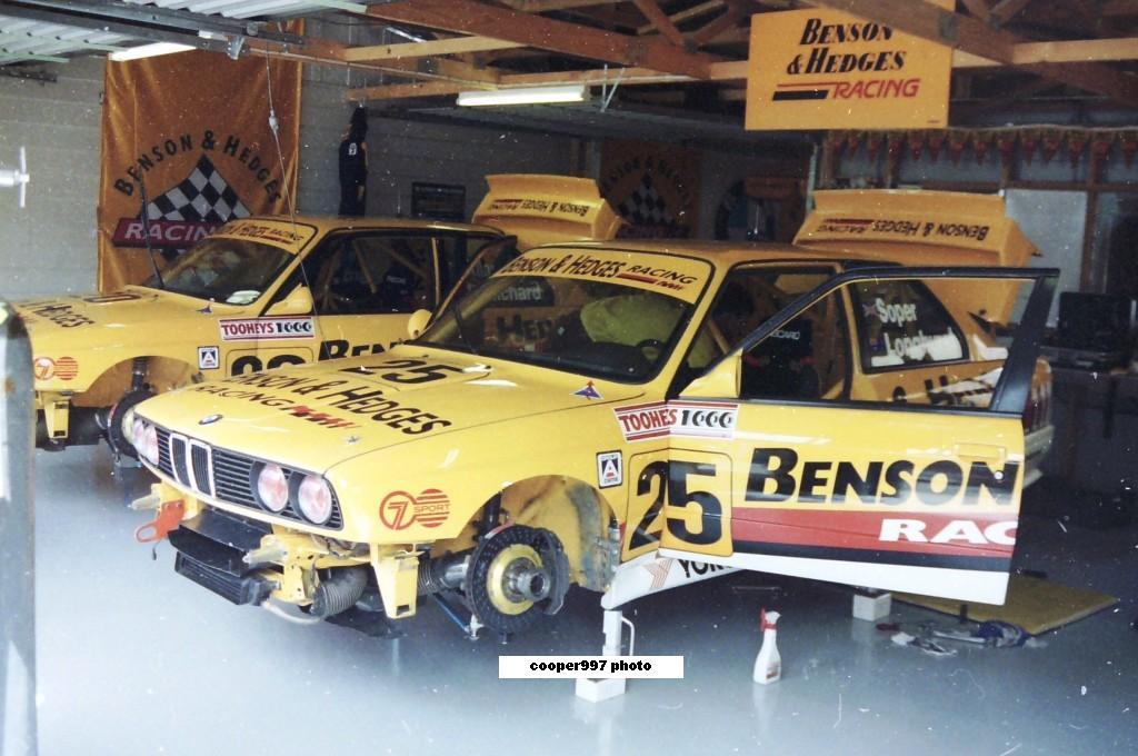 1993-Bathurst-1000-BMW-pit-garage-SGD-02