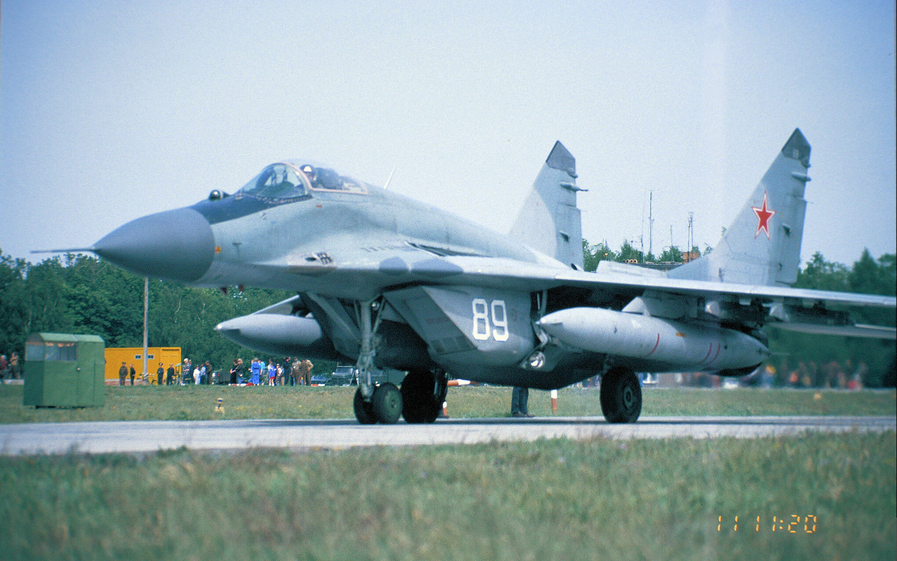787. IAP, Mig-29 89 white (2)