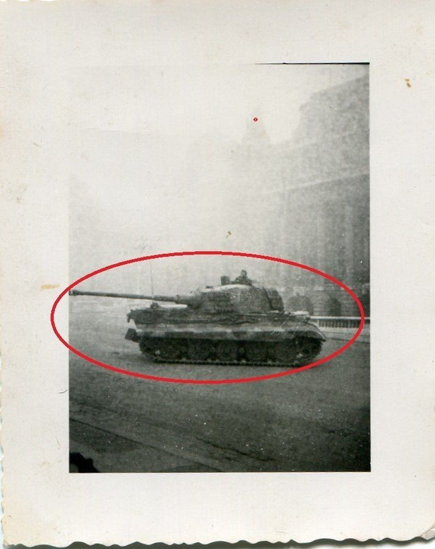 WW II Deutscher Königstiger Panzer in Budapes