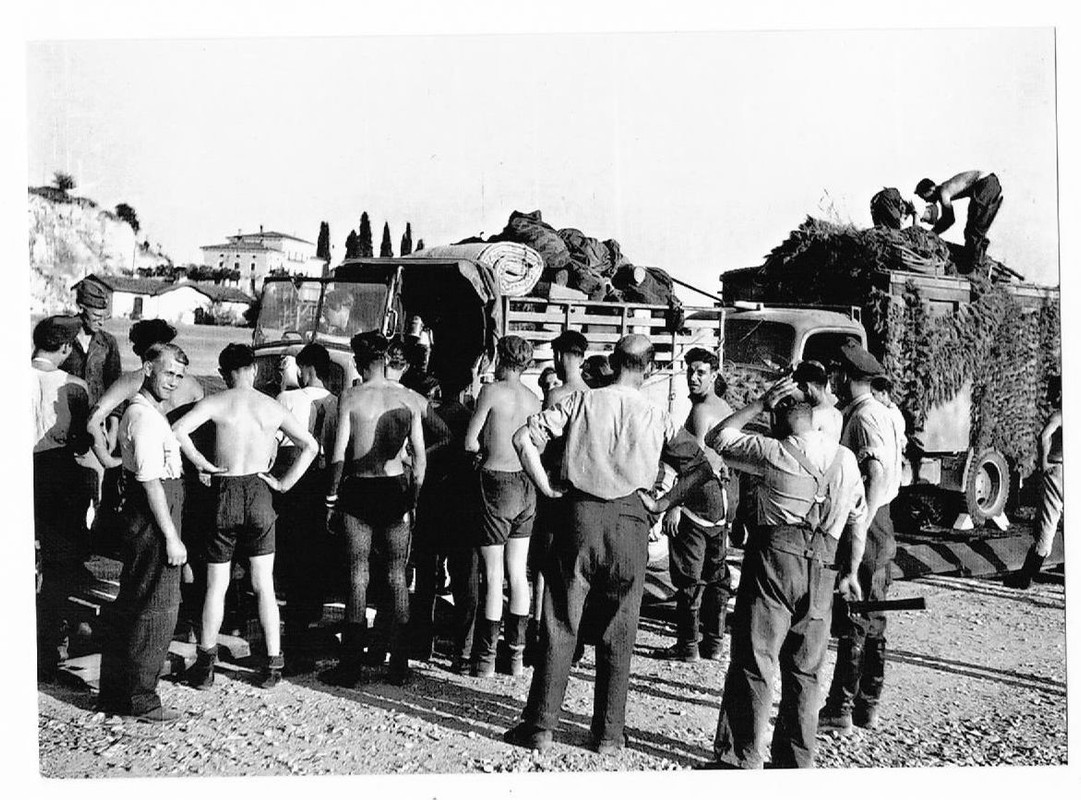 Nachkriegsabzug - WL LKW's Südfront Italien