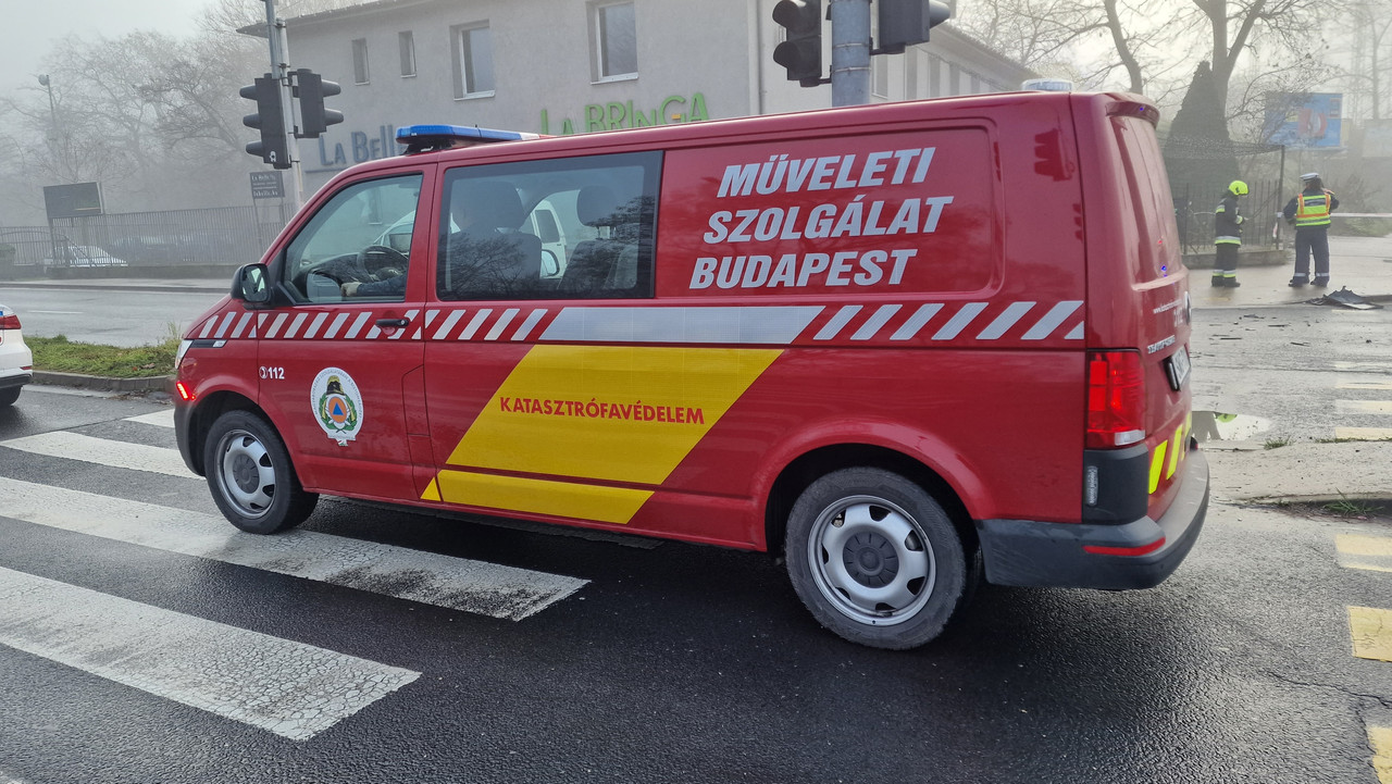 A kórházba szállítást követően meghalt a Citroën sofőrje, ami egy kamionnal  karambolozott a Soroksári úton - Balesetinfo