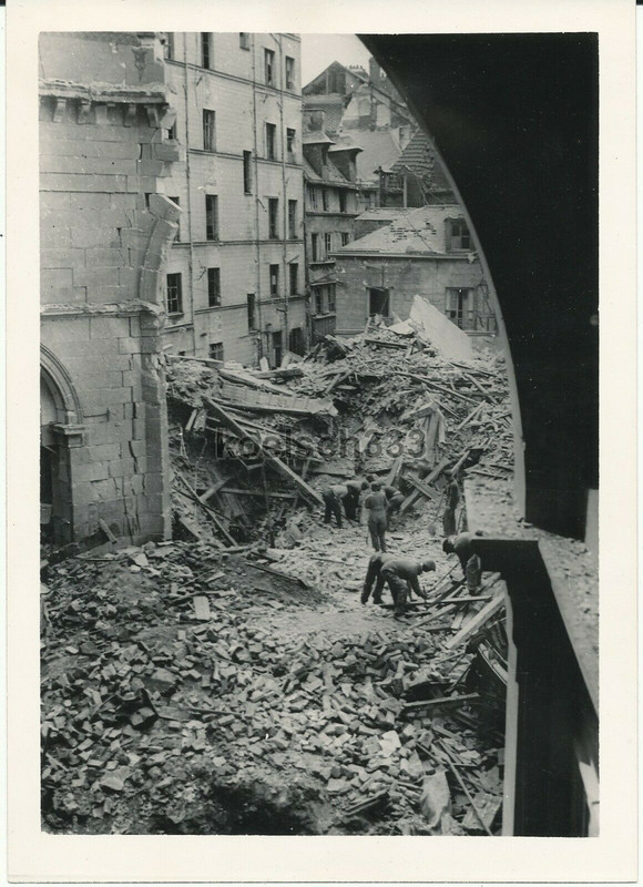 Foto Ruinen in der schwer zerstörten Stadt Rouen in Frankreich 1940c