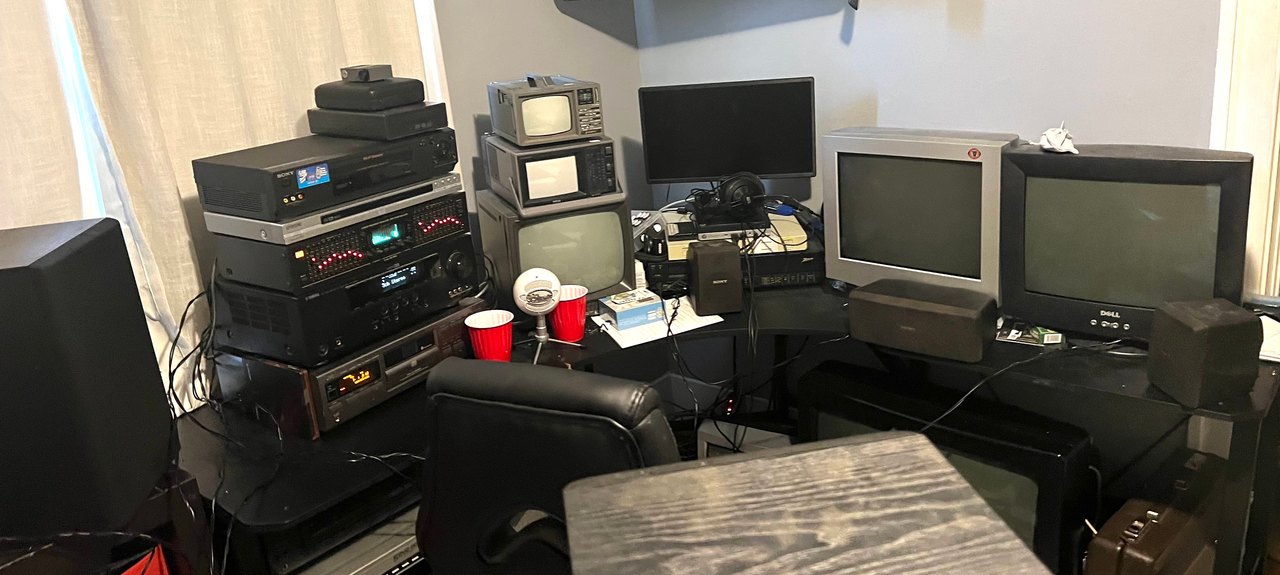 photo of my desk with the setup