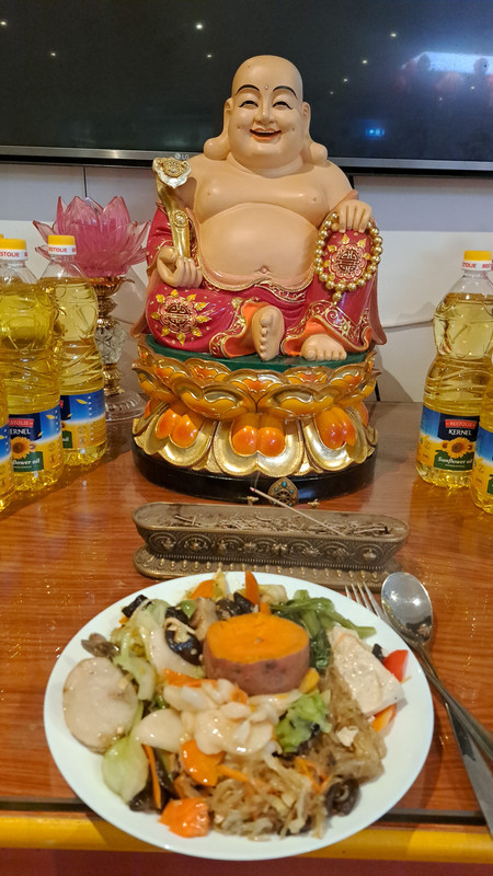 [Image: TEMPEL-BUFFET-251108-WA0006.jpg]