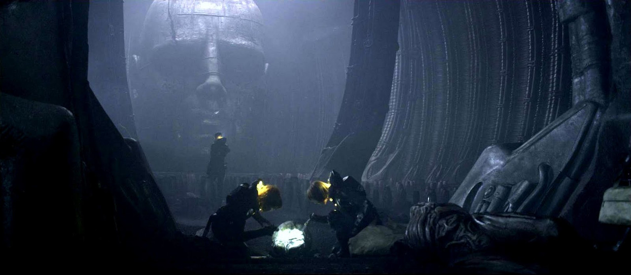 Kate Dickie , Noomi Rapace , dan Michael Fassbender dalam Prometheus (2012)