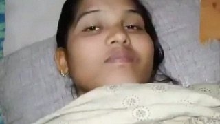 Indian flower shop employee Keerthi had sex at home.