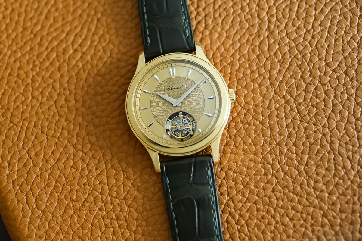 Chopard-L.U.C-1860-Flying-Tourbillon-Yellow-Gold-25th-Anniversary-161990-0001-review-1-2048x1362