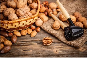 Almonds-hazelnuts-walnuts-muts-wallpaper