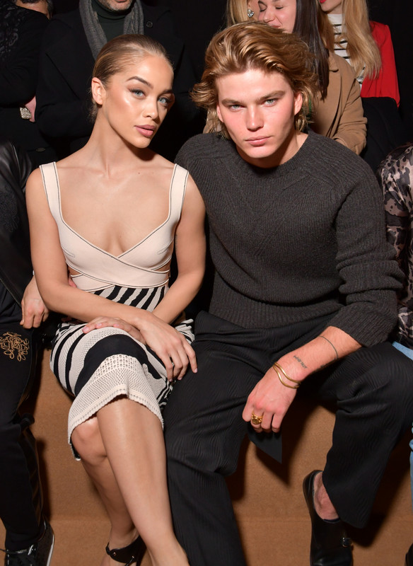 jasmine-sanders-roberto-cavalli-fashion-show-in-milan-22318-10