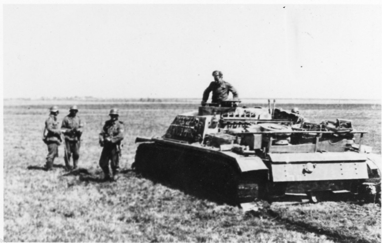 PANZER STURMGESCHÜTZ IM SUMPF