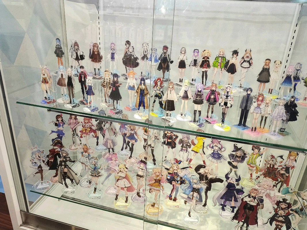 Hololivers' acrylic display