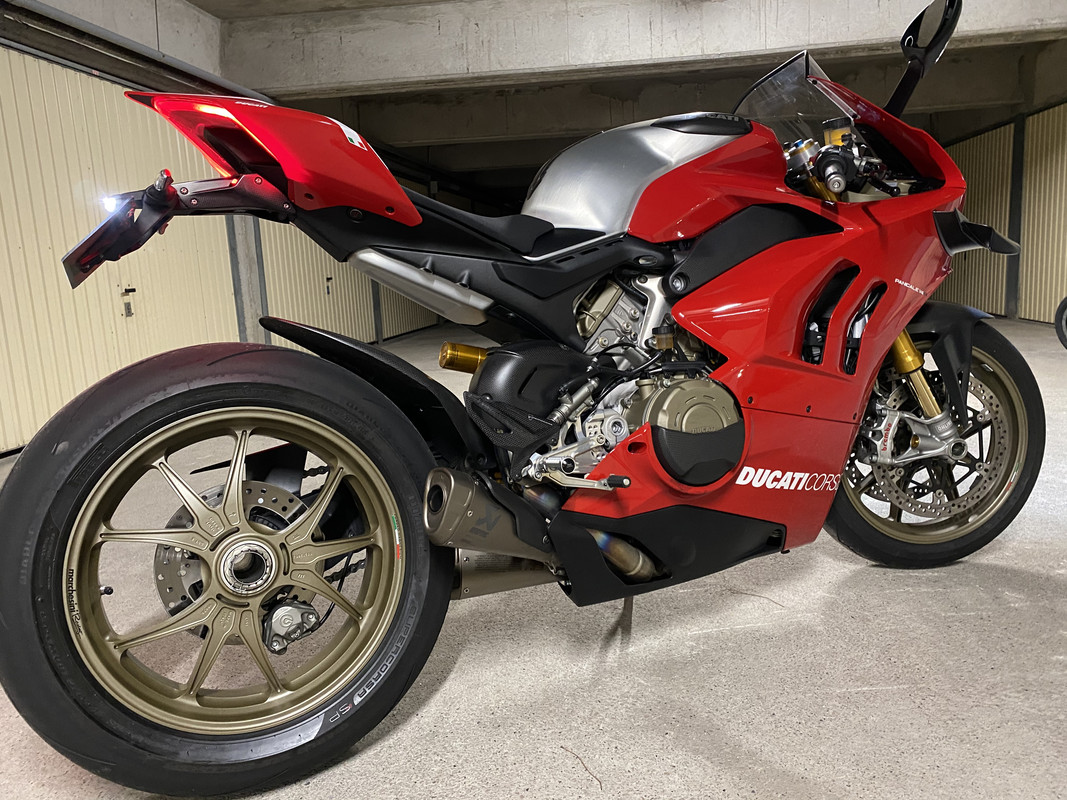 F2CD8954-C974-4446-A7A1-7E8824BB202A