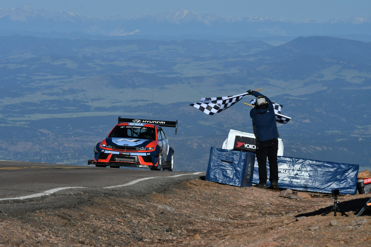 60197-HyundaiMotorsIONIQ5NSetsBenchmarkforCrossoverEVsatPikesPeakInternationalHillClimb