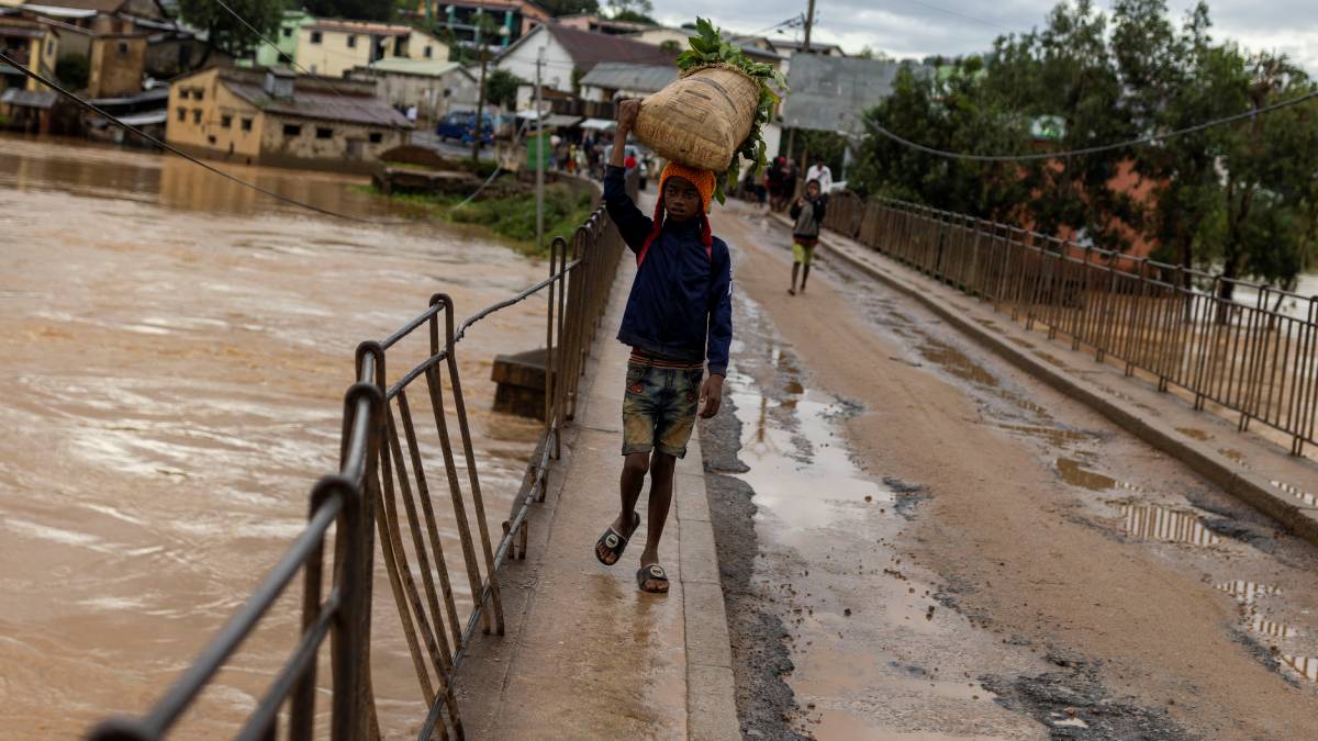Sube a 80 el número de muertos en Madagascar por el ciclón Batsirai