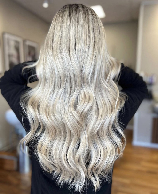 Customer with long blonde hair and curls