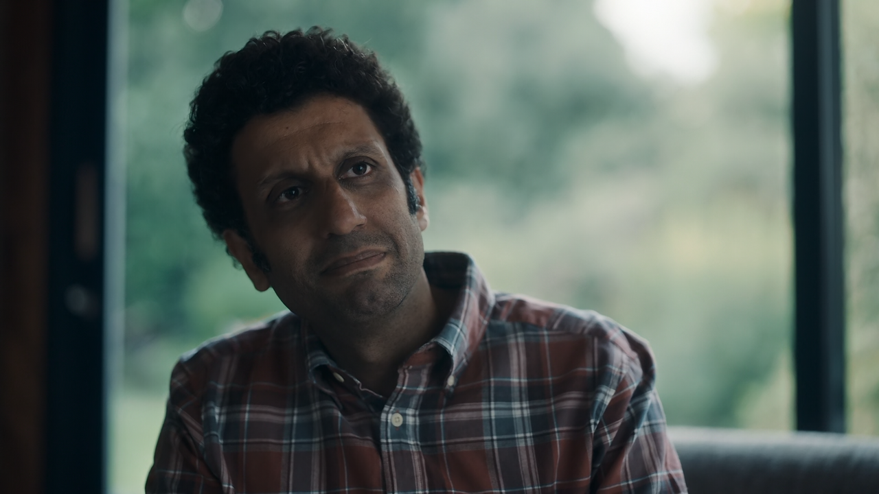 Killing.Eve.S04E03.A.Rainbow.in.Beige.Boots.1080p.10bit.BluRay.AAC5.1.HEVC-Vyndros.mkv_snapshot_11.4