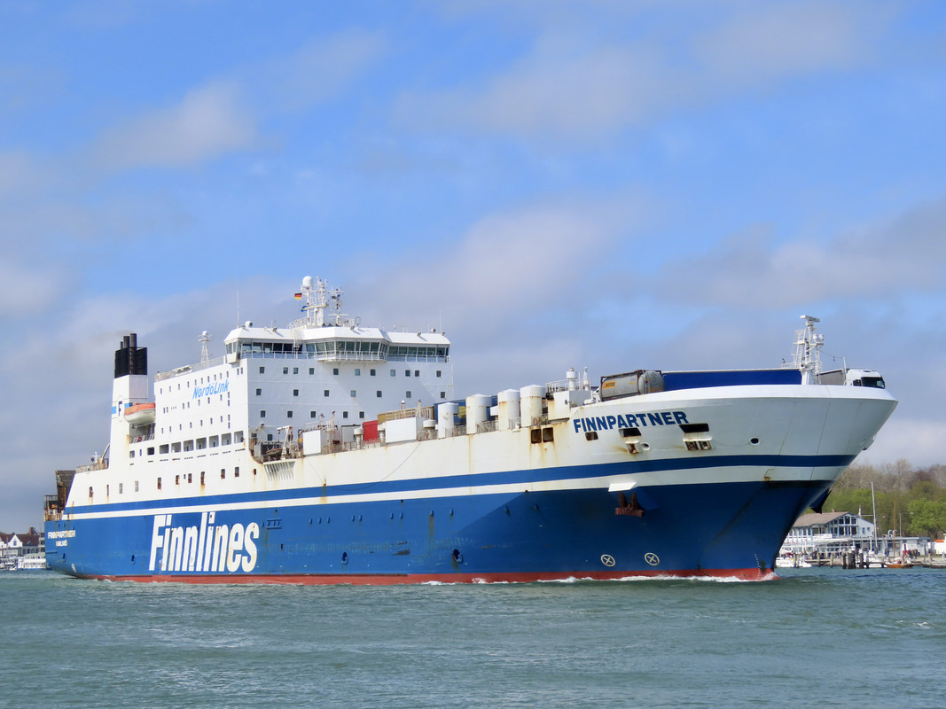 4B7421FF-6A9B-4746-82DE-563A0C38CD29