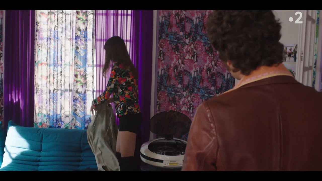 2022-05-13_21_10_Fr2_Les-petits-meurtres-d-Agatha-Christie-70-s_3x2_La-chambre-noire.mp4_snapshot_17